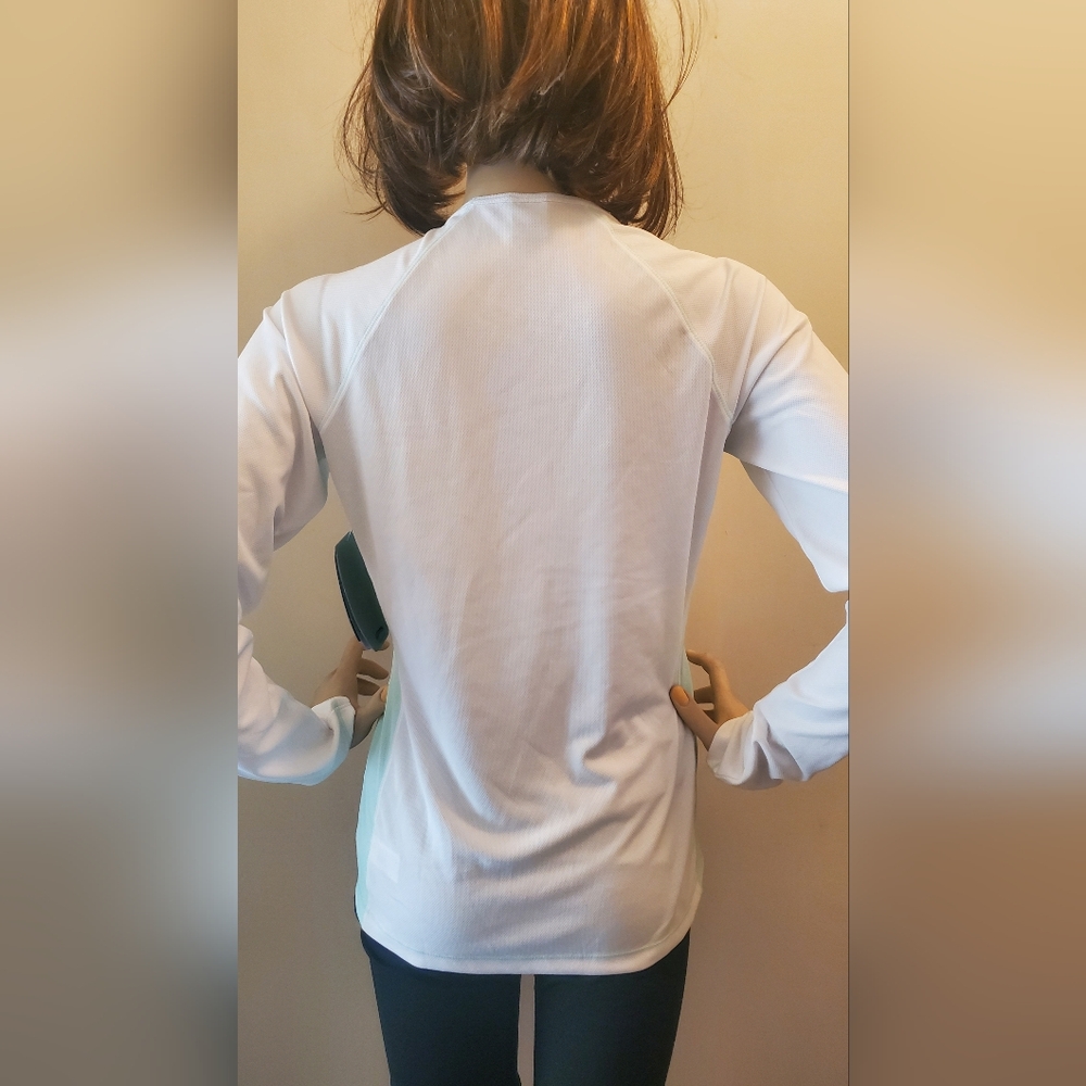 ALO Yoga Women's White and Mint Long Sleeve Top. Alo CoolFit. - Picture 12 of 15